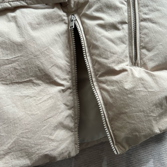 Short down jacket Invigorate Oversized RDS Down Puffer with Stowaway Hood - Picture 6 of 9